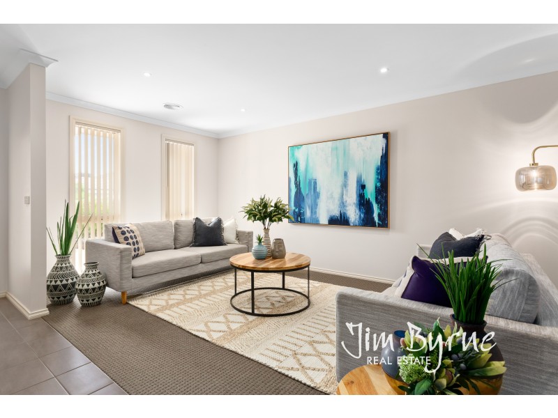 5 Armstrong Street, Cranbourne East VIC 3977