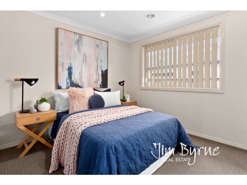 5 Armstrong Street, Cranbourne East VIC 3977