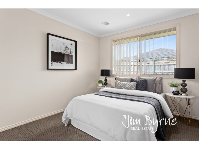 5 Armstrong Street, Cranbourne East VIC 3977