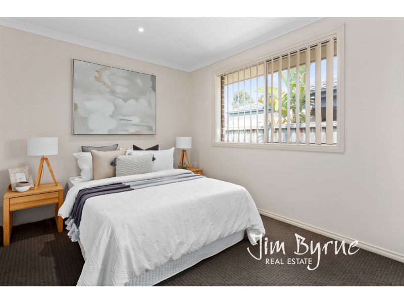 5 Armstrong Street, Cranbourne East VIC 3977