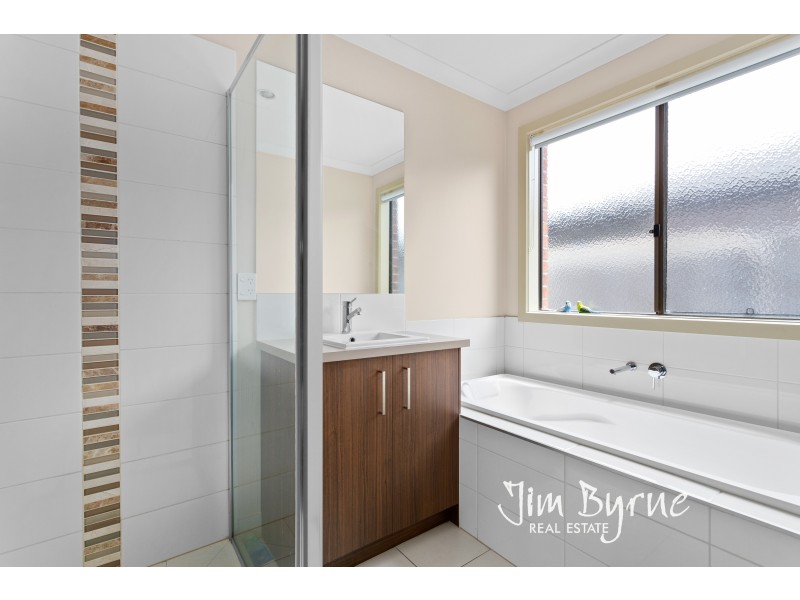 38 Ferrari Drive, Cranbourne East VIC 3977