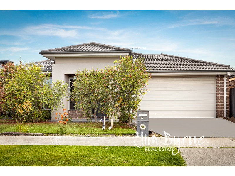 32 Bacchus Road, Cranbourne West VIC 3977