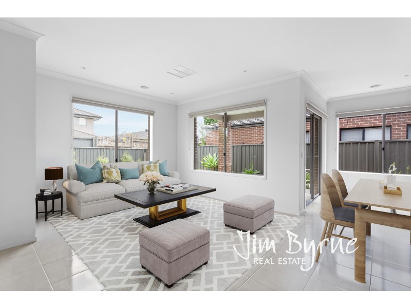 32 Bacchus Road, Cranbourne West VIC 3977