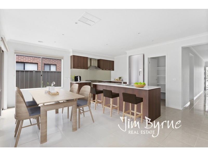 32 Bacchus Road, Cranbourne West VIC 3977