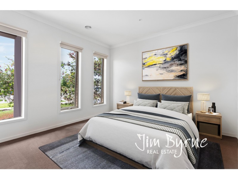 32 Bacchus Road, Cranbourne West VIC 3977