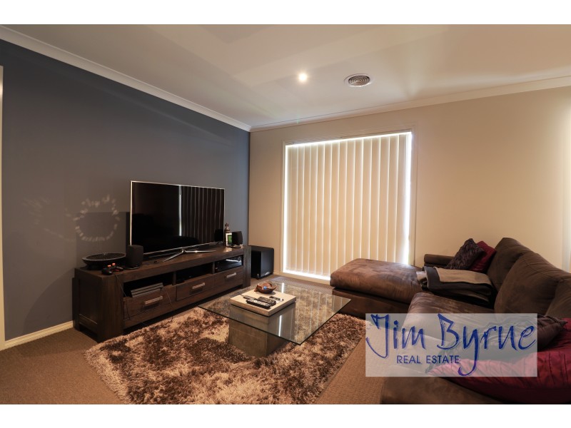 80 Thunderbolt Drive, Cranbourne East VIC 3977