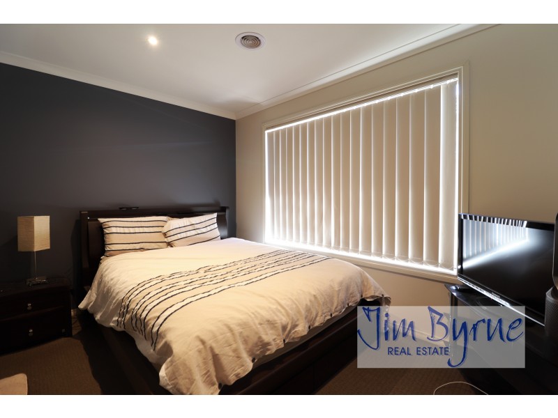 80 Thunderbolt Drive, Cranbourne East VIC 3977