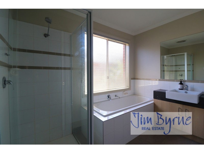 80 Thunderbolt Drive, Cranbourne East VIC 3977