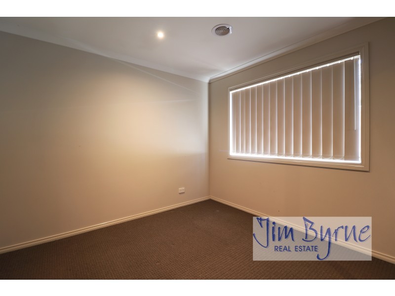 80 Thunderbolt Drive, Cranbourne East VIC 3977