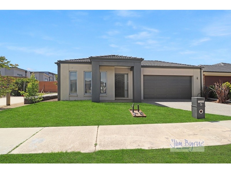 5 Mcewan Drive, Cranbourne East VIC 3977