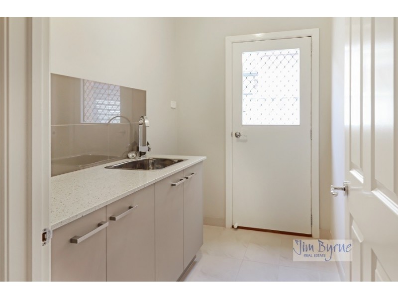 5 Mcewan Drive, Cranbourne East VIC 3977