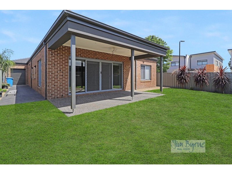 5 Mcewan Drive, Cranbourne East VIC 3977