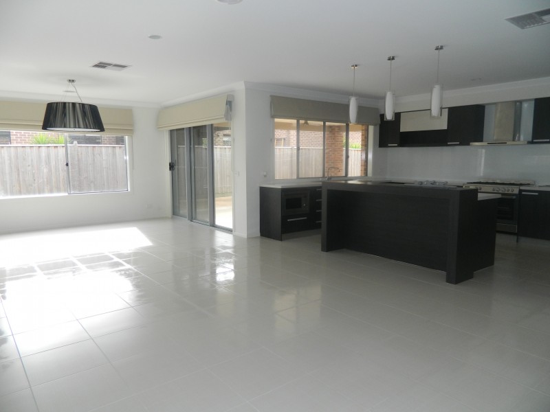 19 Flash Dan Drive, Cranbourne East VIC 3977