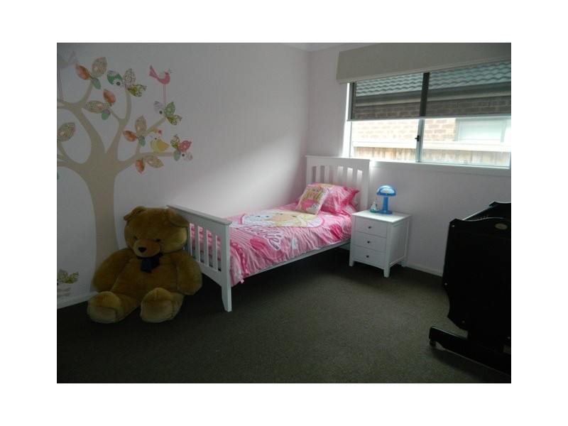 19 Flash Dan Drive, Cranbourne East VIC 3977