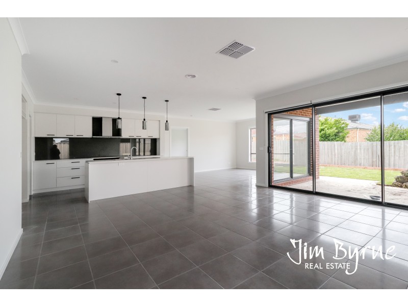 4 Bausch Street, Berwick VIC 3806