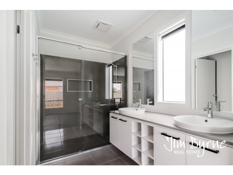 4 Bausch Street, Berwick VIC 3806