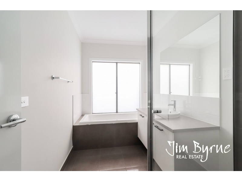 4 Bausch Street, Berwick VIC 3806