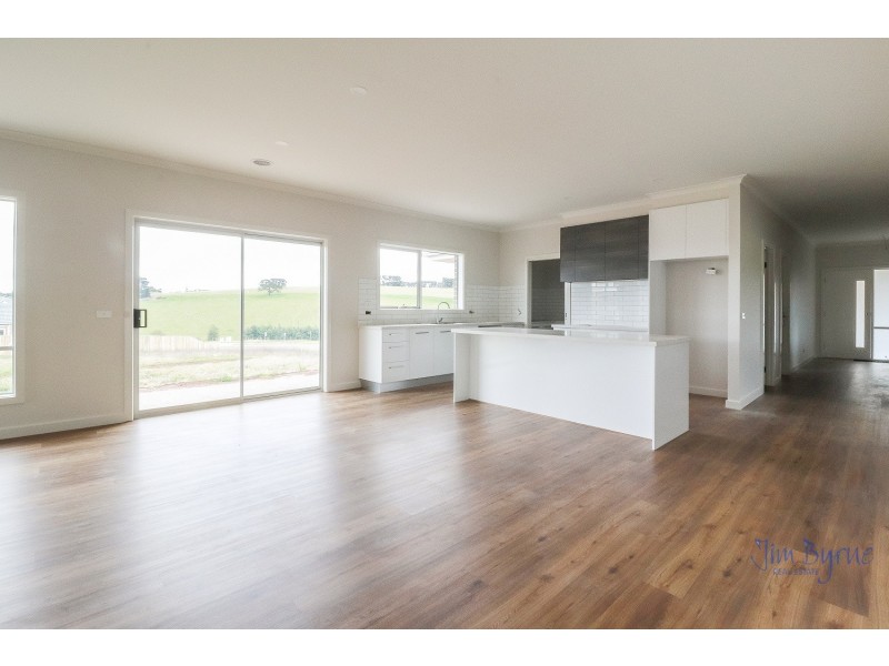 6 Silver Wattle Drive, Warragul VIC 3820