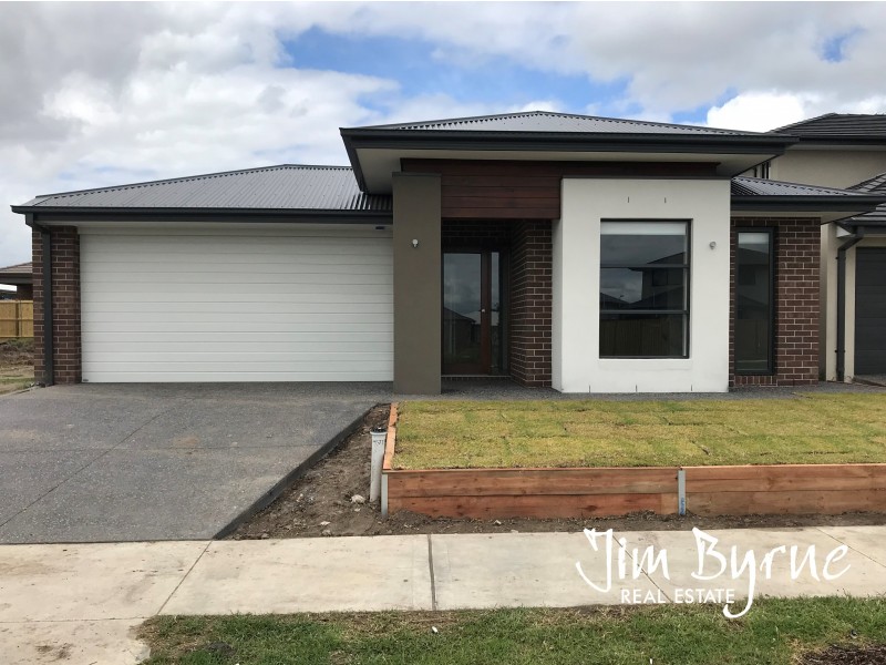 10 Cilroy Crescent, Cranbourne South VIC 3977