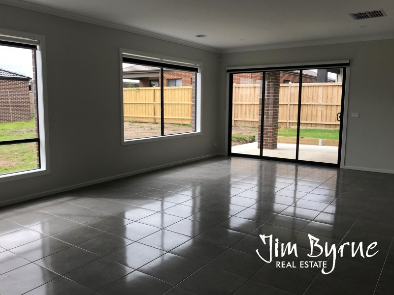 10 Cilroy Crescent, Cranbourne South VIC 3977