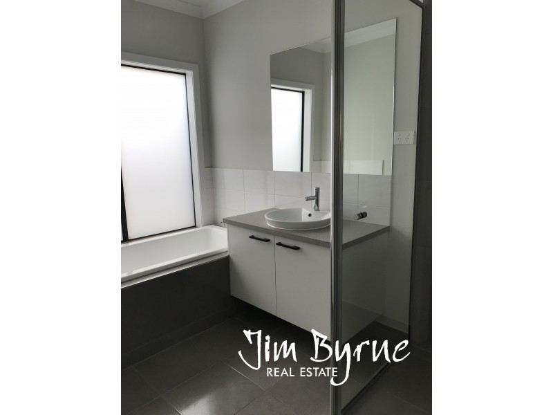 10 Cilroy Crescent, Cranbourne South VIC 3977