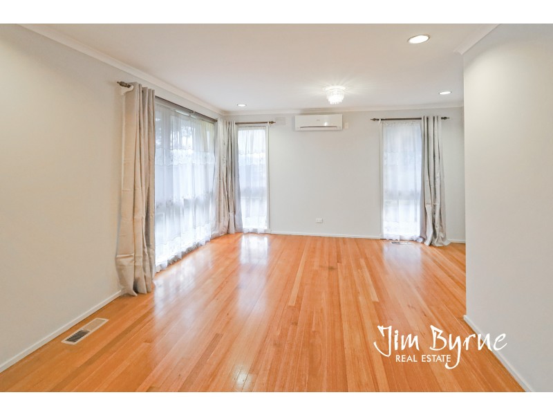 42 Saxonwood Drive, Narre Warren VIC 3805