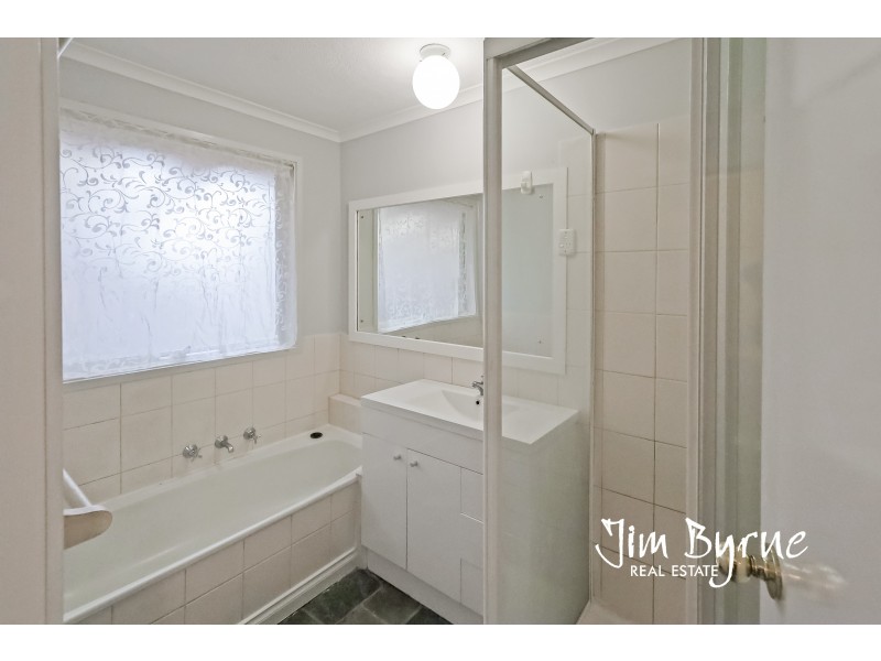 42 Saxonwood Drive, Narre Warren VIC 3805