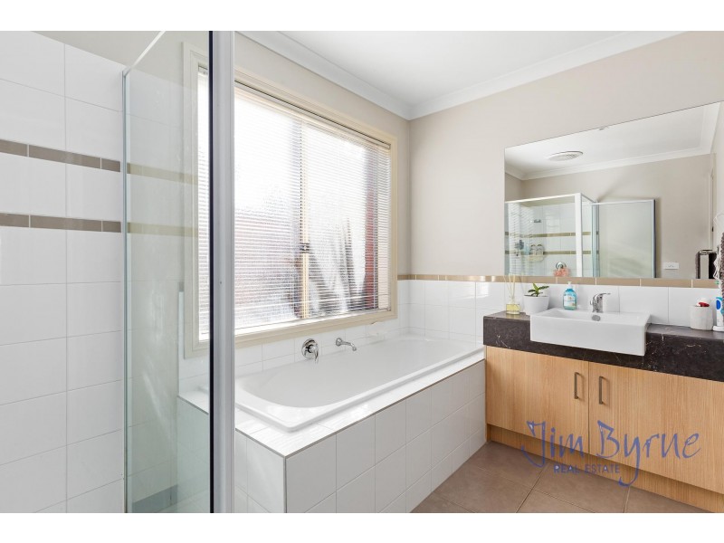 80 Thunderbolt Drive, Cranbourne East VIC 3977