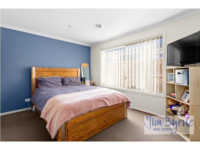 80 Thunderbolt Drive, Cranbourne East VIC 3977