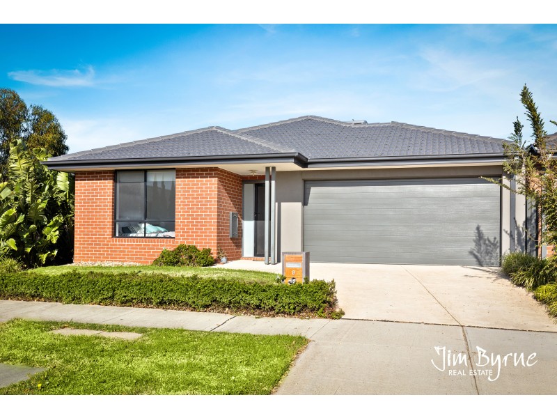8 Amesbury Way, Clyde North VIC 3978