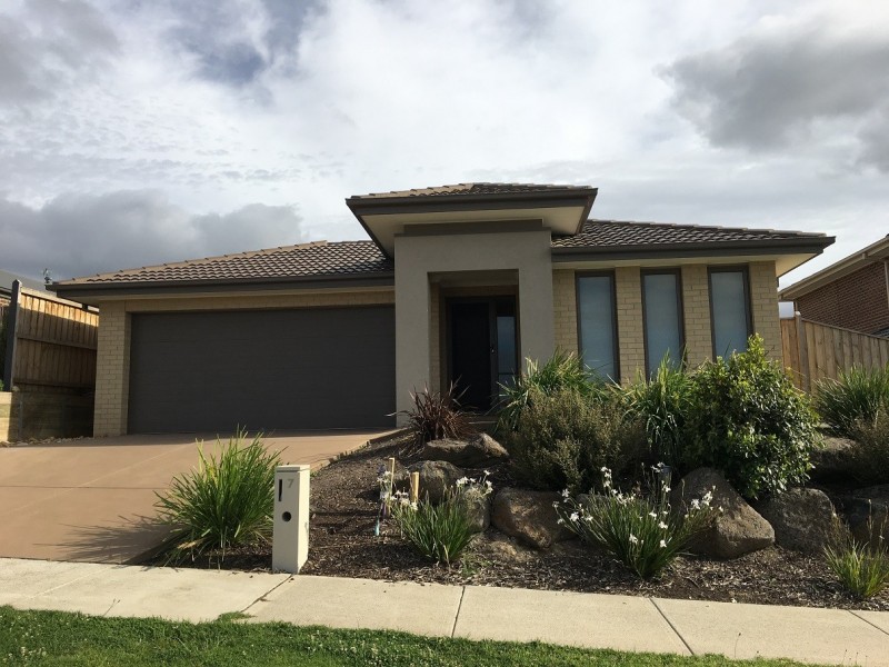 7 Belmont Crescent, Pakenham VIC 3810