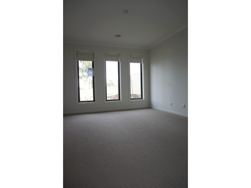 3 Shakespeare Grove, Officer VIC 3809