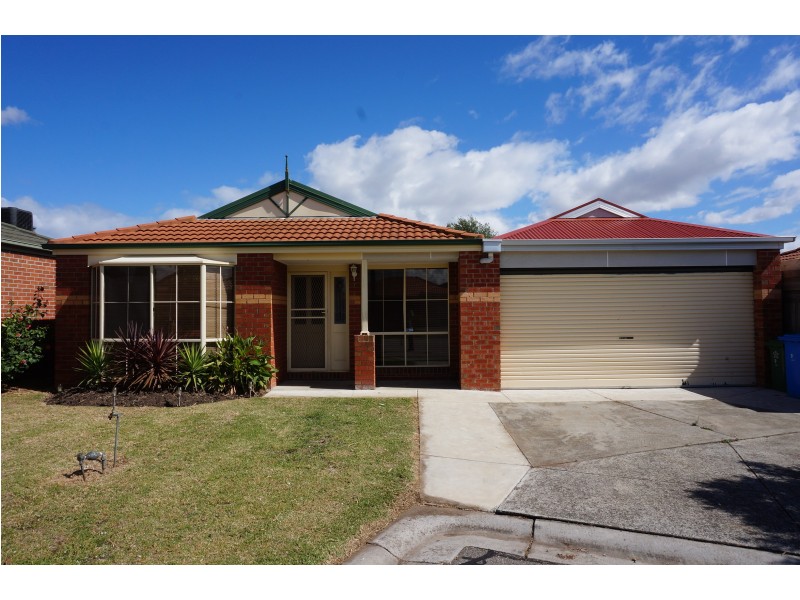 6 Cambridge Close, Cranbourne East VIC 3977
