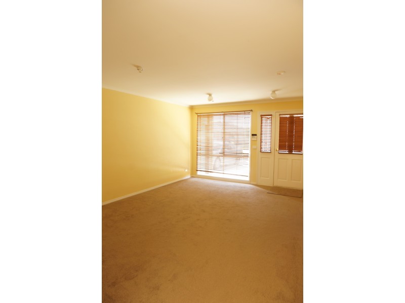 6 Cambridge Close, Cranbourne East VIC 3977