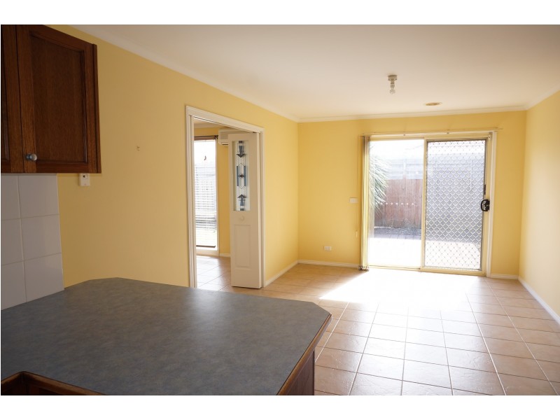 6 Cambridge Close, Cranbourne East VIC 3977