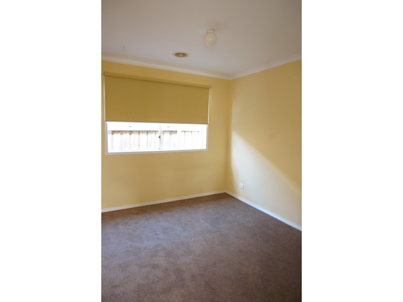 6 Cambridge Close, Cranbourne East VIC 3977