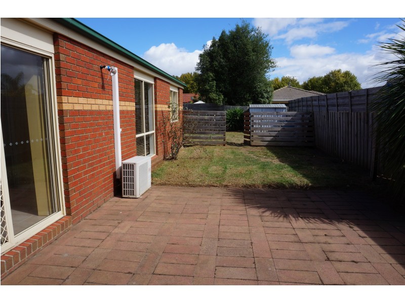 6 Cambridge Close, Cranbourne East VIC 3977