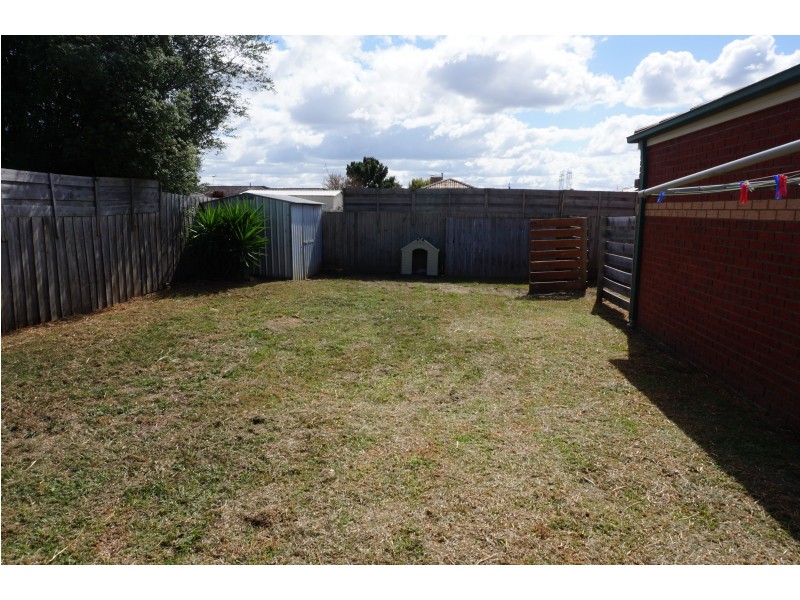 6 Cambridge Close, Cranbourne East VIC 3977