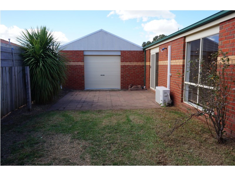 6 Cambridge Close, Cranbourne East VIC 3977