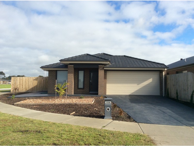 52 Ferrari Drive, Cranbourne East VIC 3977