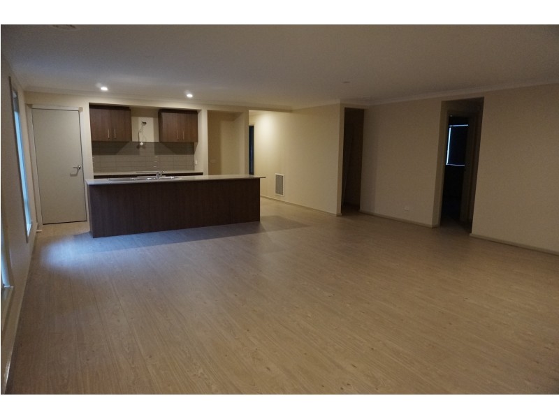 52 Ferrari Drive, Cranbourne East VIC 3977