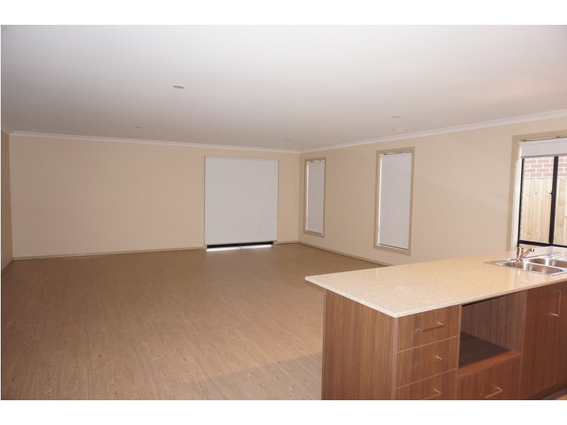 52 Ferrari Drive, Cranbourne East VIC 3977