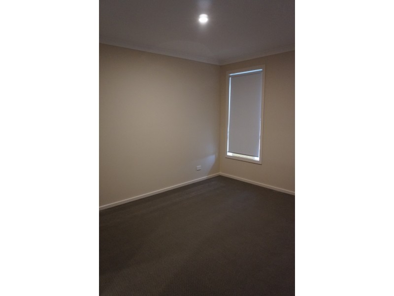 9 Sundew Avenue, Cranbourne East VIC 3977