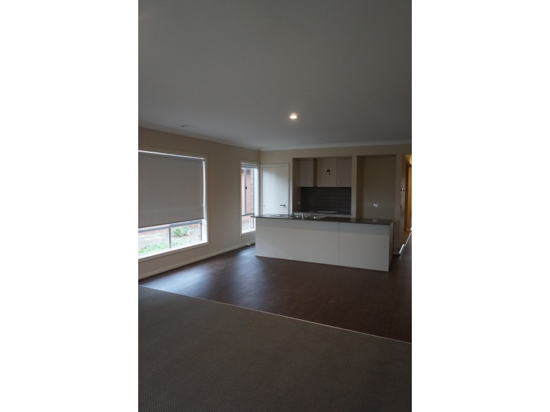 9 Sundew Avenue, Cranbourne East VIC 3977