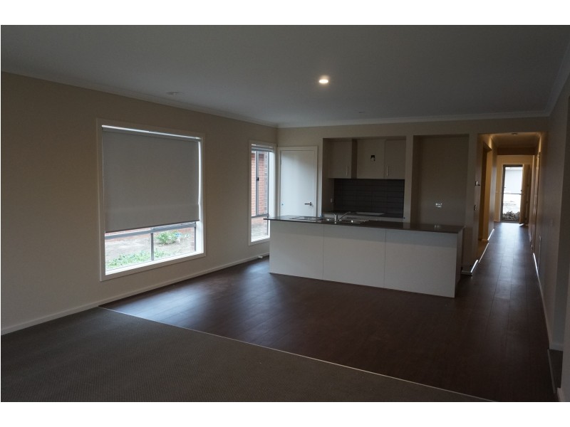 9 Sundew Avenue, Cranbourne East VIC 3977