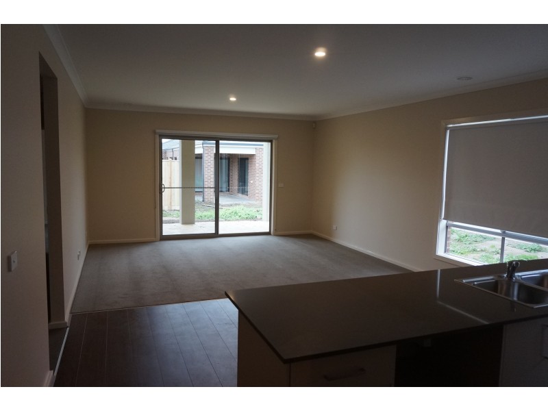 9 Sundew Avenue, Cranbourne East VIC 3977