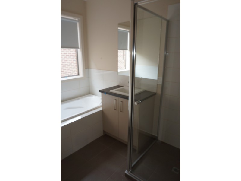 9 Sundew Avenue, Cranbourne East VIC 3977