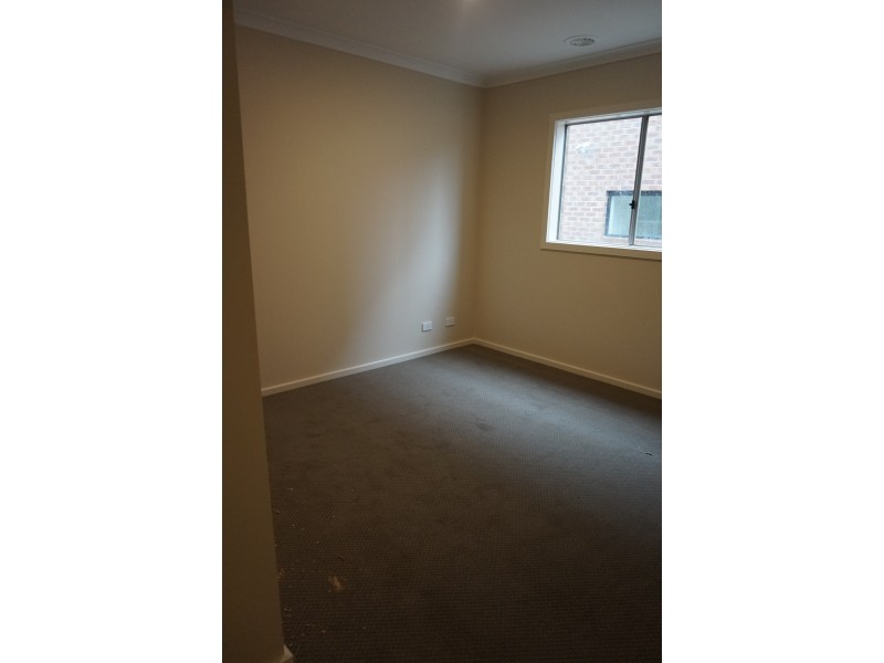 9 Sundew Avenue, Cranbourne East VIC 3977