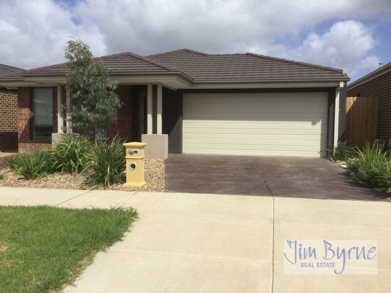 8 Hibiscus Street, Officer VIC 3809