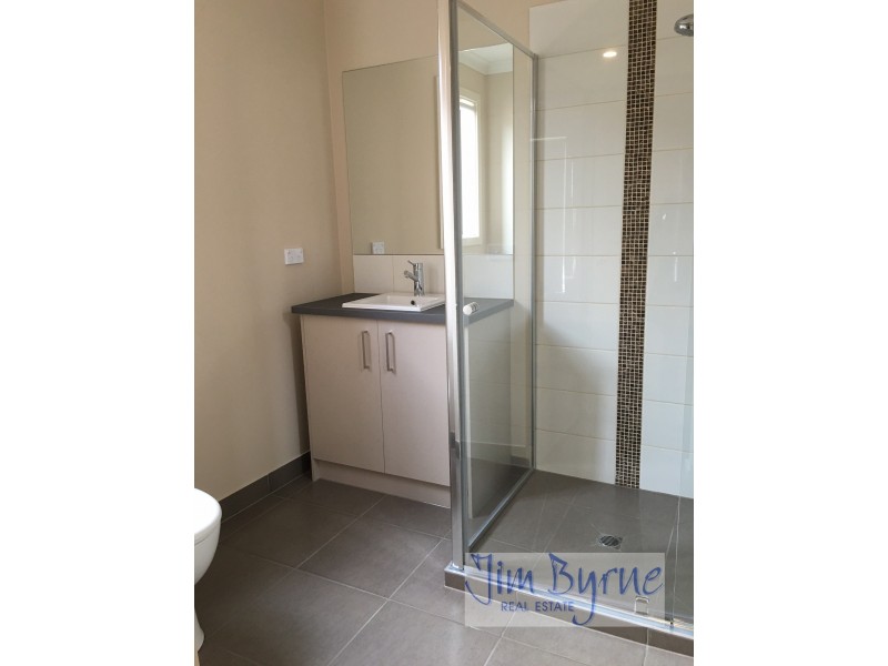 8 Hibiscus Street, Officer VIC 3809